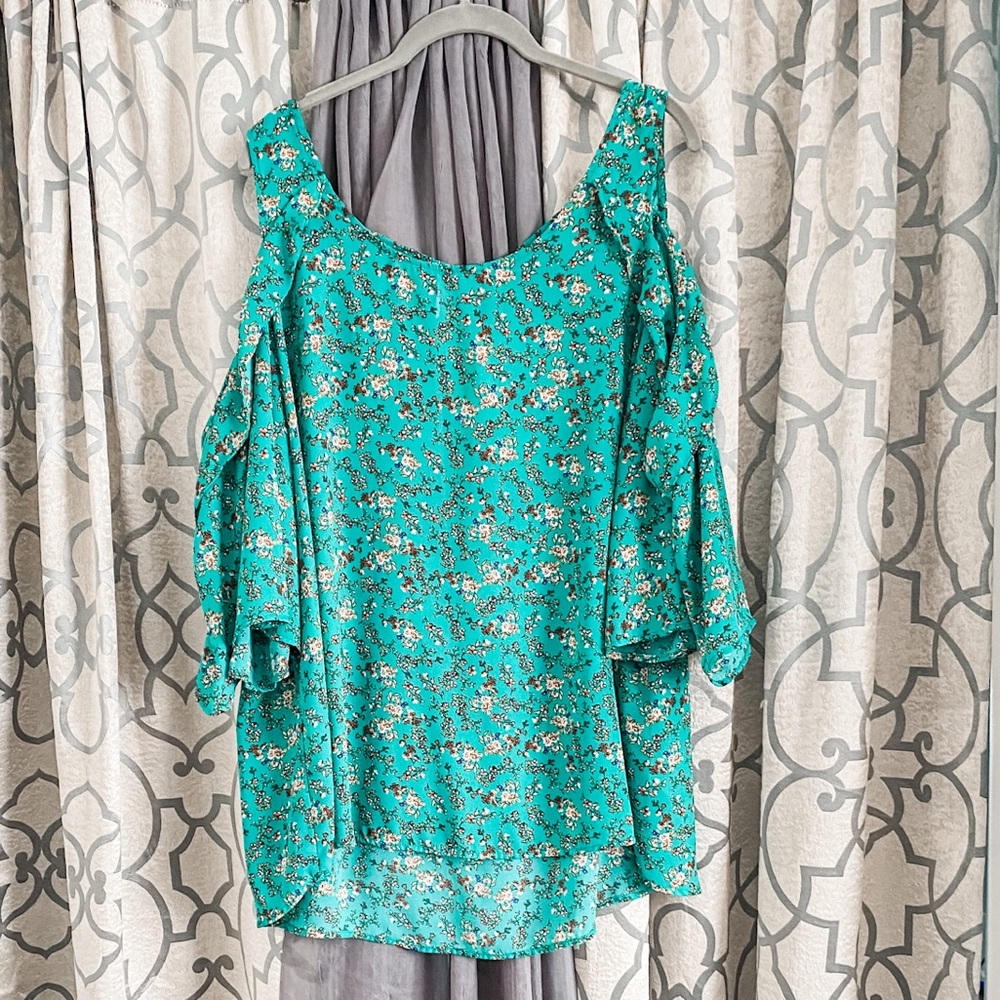 Gorgeous off the shoulder top